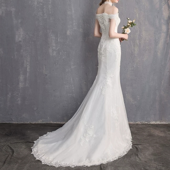 Brand NEW Wedding dress, with tags!!! - Picture 3 of 11